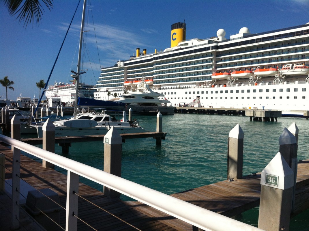 Vue depuis un bateau de croisière avec balcon en Alaska.
